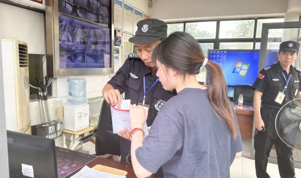 長沙紅光保安服務(wù)有限公司,長沙安保服務(wù),長沙安全服務(wù),長沙非武裝押運,勞務(wù)派遣服務(wù) 長沙紅光保安服務(wù)有限公司,長沙安保服務(wù),長沙安全服務(wù),長沙非武裝押運,勞務(wù)派遣服務(wù)